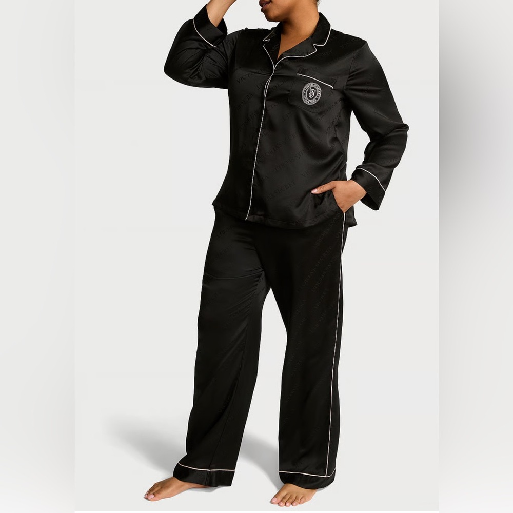 VICTORIA'S SECRET
Glazed Satin Long Pajama Set